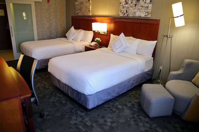 Imagen de la habitación del Hotel Courtyard By Marriott Santa Rosa. Foto 5