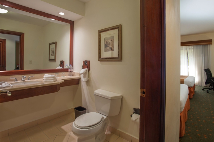 Imagen de la habitación del Hotel Courtyard By Marriott Santo Domingo. Foto 6