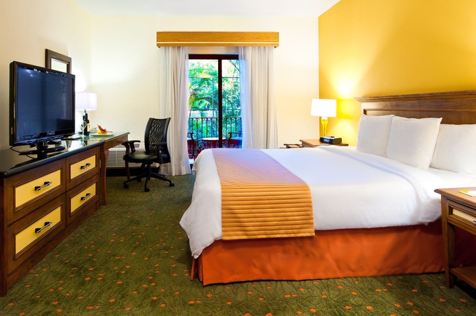 Imagen de la habitación del Hotel Courtyard By Marriott Santo Domingo. Foto 8