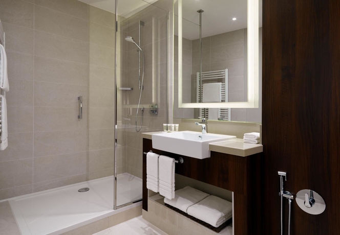 Imagen de la habitación del Hotel Courtyard By Marriott Sarajevo. Foto 7