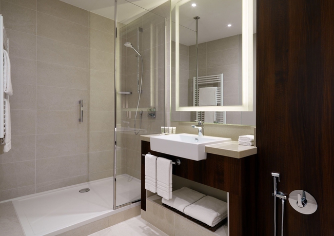 Imagen de la habitación del Hotel Courtyard By Marriott Sarajevo. Foto 9