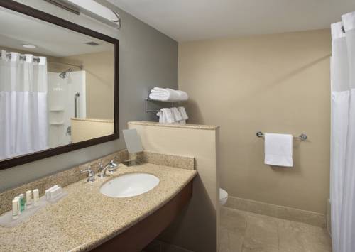Imagen de la habitación del Hotel Courtyard By Marriott Saratoga Springs. Foto 3