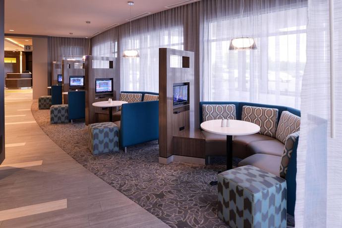Imagen del bar/restaurante del Hotel Courtyard By Marriott Saskatoon Airport. Foto 5