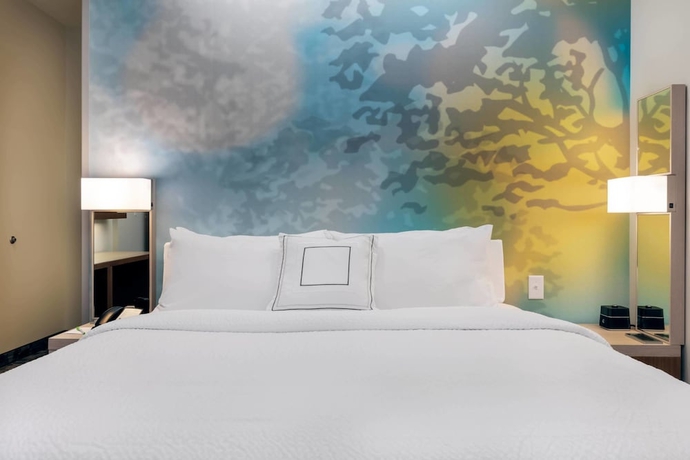 Imagen de la habitación del Hotel Courtyard By Marriott Savannah Airport. Foto 12