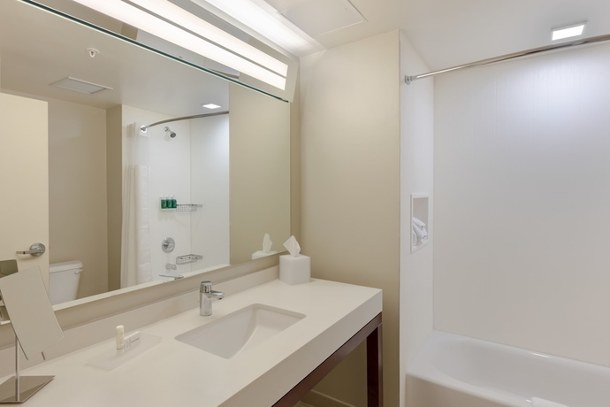 Imagen de la habitación del Hotel Courtyard By Marriott Savannah Airport. Foto 16