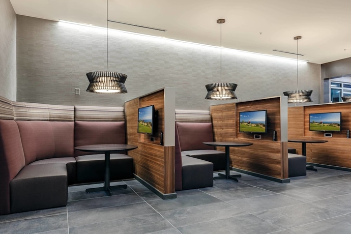 Imagen del bar/restaurante del Hotel Courtyard By Marriott Savannah Airport. Foto 8