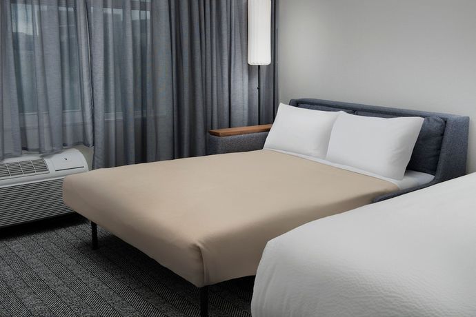 Imagen de la habitación del Hotel Courtyard By Marriott Savannah Downtown/historic District. Foto 2