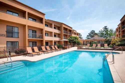 Imagen general del Hotel Courtyard By Marriott Savannah Midtown. Foto 1