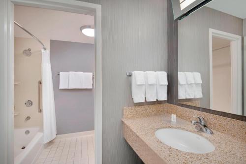 Imagen general del Hotel Courtyard By Marriott Savannah Midtown. Foto 4