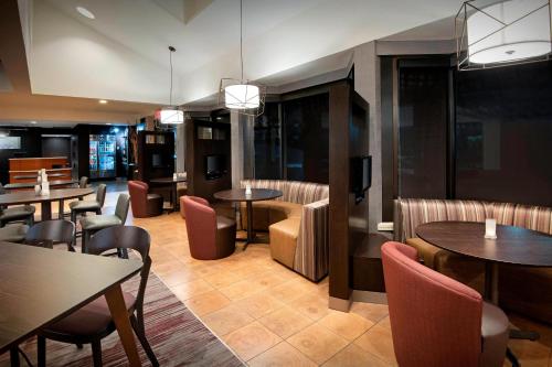 Imagen general del Hotel Courtyard By Marriott Savannah Midtown. Foto 12