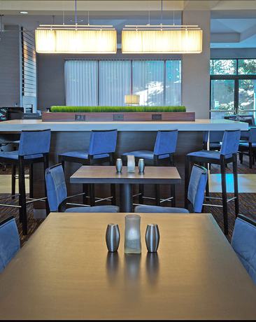 Imagen del bar/restaurante del Hotel Courtyard By Marriott Seattle Federal Way. Foto 2
