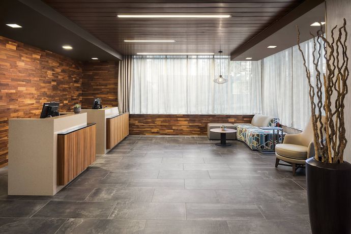 Imagen de los interiores del Hotel Courtyard By Marriott Seattle Northgate. Foto 19