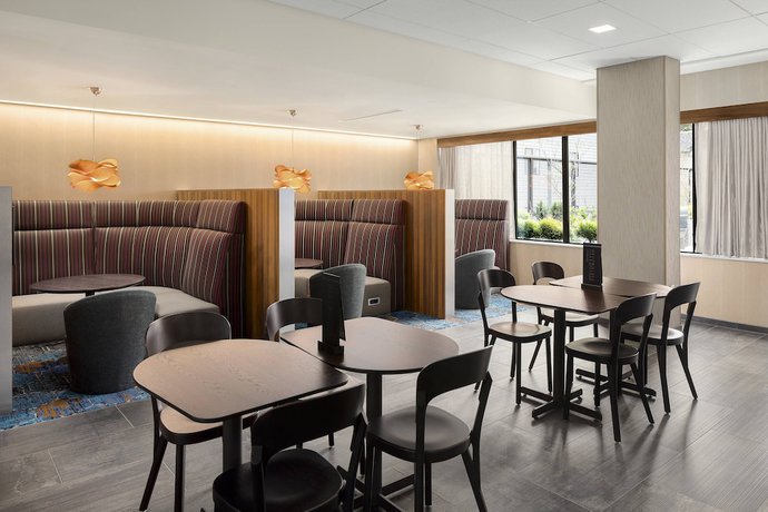 Imagen de los interiores del Hotel Courtyard By Marriott Seattle Northgate. Foto 20