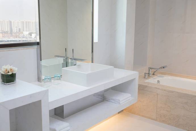 Imagen de la habitación del Hotel Courtyard By Marriott Shanghai Changfeng Park. Foto 5