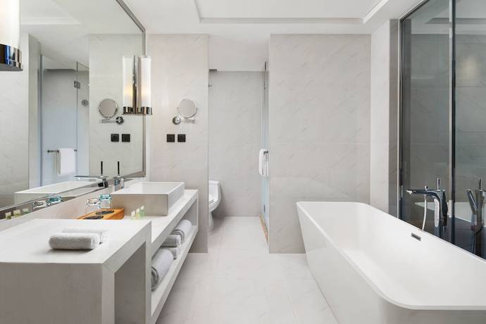 Imagen de la habitación del Hotel Courtyard By Marriott Shanghai Changfeng Park. Foto 8