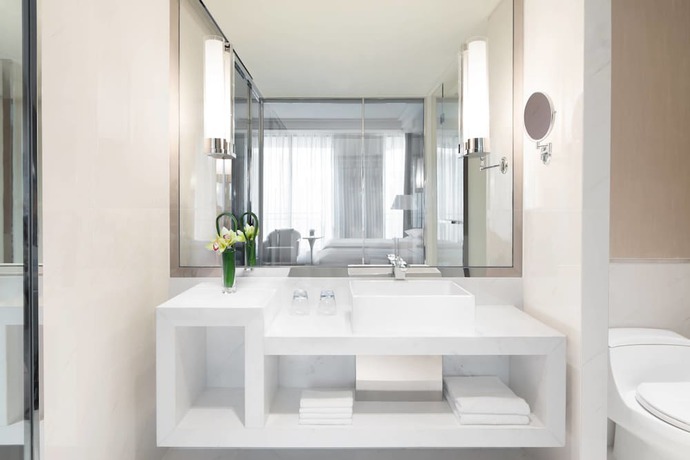 Imagen de la habitación del Hotel Courtyard By Marriott Shanghai Changfeng Park. Foto 19