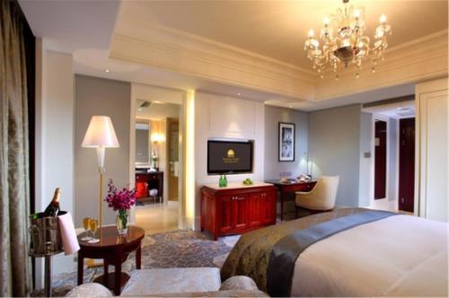 Imagen de la habitación del Hotel Courtyard By Marriott Shanghai Fengxian. Foto 11