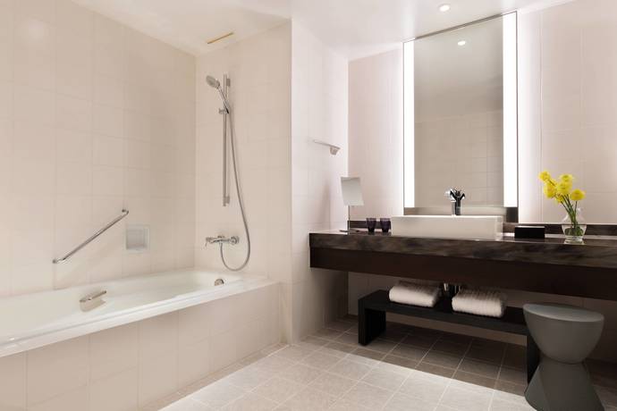 Imagen de la habitación del Hotel Courtyard By Marriott Shin-osaka Station. Foto 11