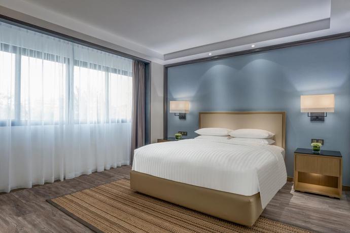 Imagen de la habitación del Hotel Courtyard By Marriott Siem Reap Resort. Foto 3