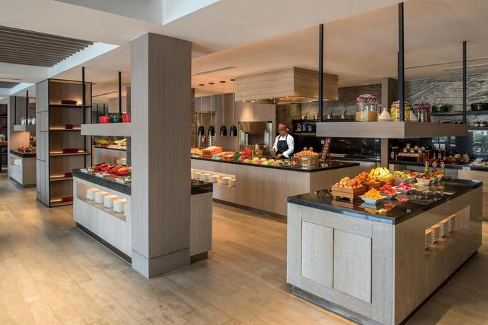 Imagen del bar/restaurante del Hotel Courtyard By Marriott Siem Reap Resort. Foto 2