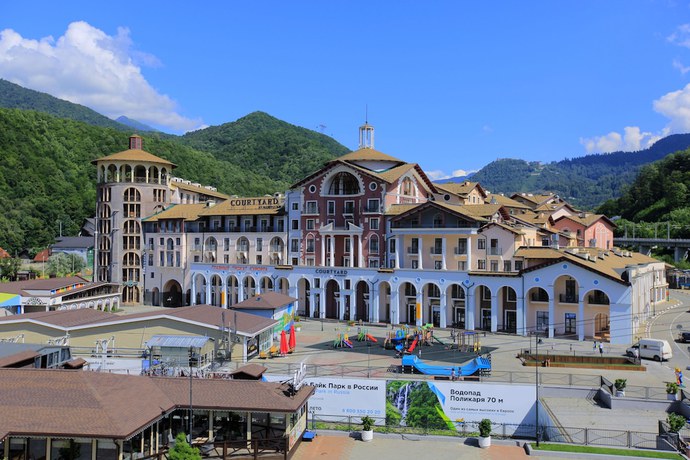 Imagen general del Hotel Courtyard By Marriott Sochi Krasnaya Polyana. Foto 2