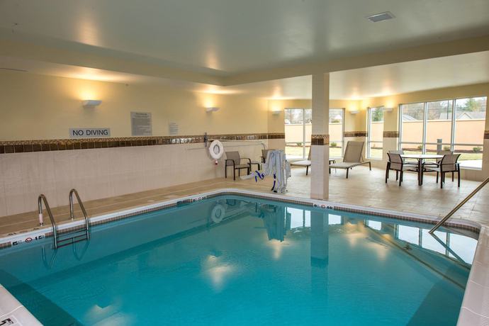 Imagen de la piscina del Hotel Courtyard By Marriott Somerset. Foto 20