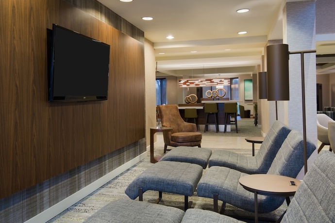 Imagen del bar/restaurante del Hotel Courtyard By Marriott Springfield Airport. Foto 3