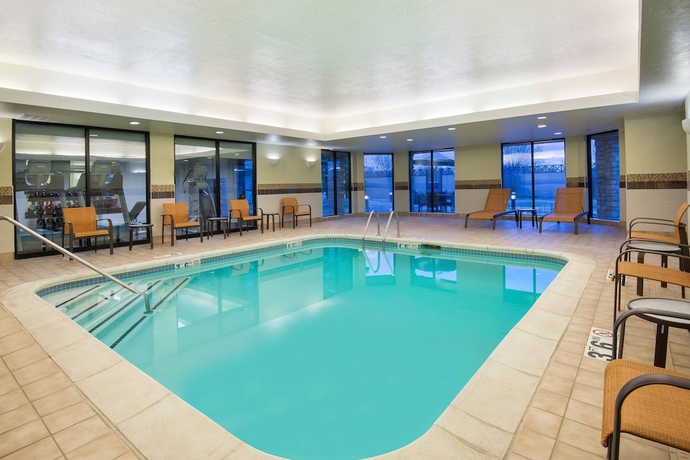 Imagen de la piscina del Hotel Courtyard By Marriott Springfield Airport. Foto 19