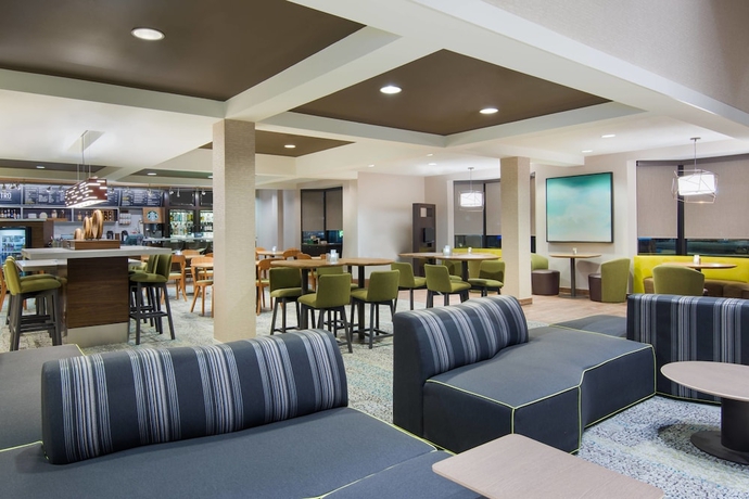 Imagen del bar/restaurante del Hotel Courtyard By Marriott Springfield Airport. Foto 9
