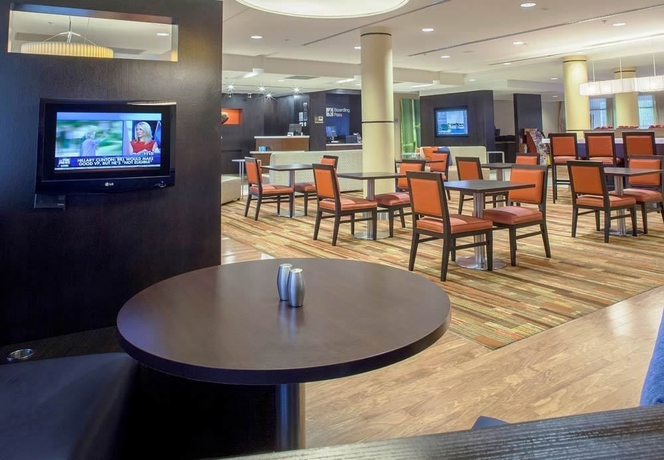 Imagen del bar/restaurante del Hotel Courtyard By Marriott St Augustine I-95. Foto 2