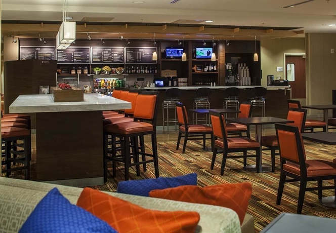 Imagen del bar/restaurante del Hotel Courtyard By Marriott St Augustine I-95. Foto 3