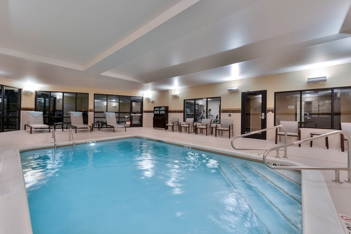 Imagen de la piscina del Hotel Courtyard By Marriott St Louis Chesterfield. Foto 19