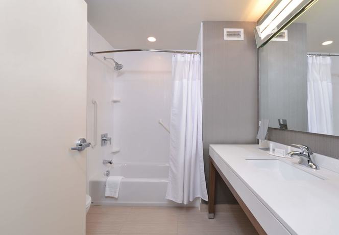 Imagen de la habitación del Hotel Courtyard By Marriott St. Louis St. Peters. Foto 3