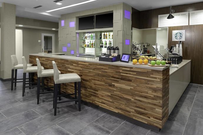 Imagen del bar/restaurante del Hotel Courtyard By Marriott St. Louis West County. Foto 6
