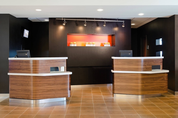 Imagen de los interiores del Hotel Courtyard By Marriott St Louis Westport Plaza. Foto 16