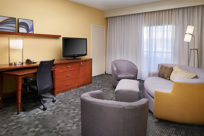 Imagen de la habitación del Hotel Courtyard By Marriott St Louis Westport Plaza. Foto 11