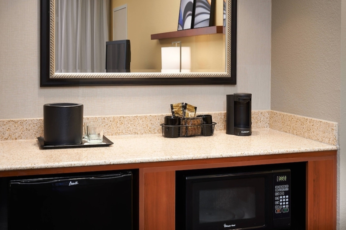 Imagen de la habitación del Hotel Courtyard By Marriott St Louis Westport Plaza. Foto 12