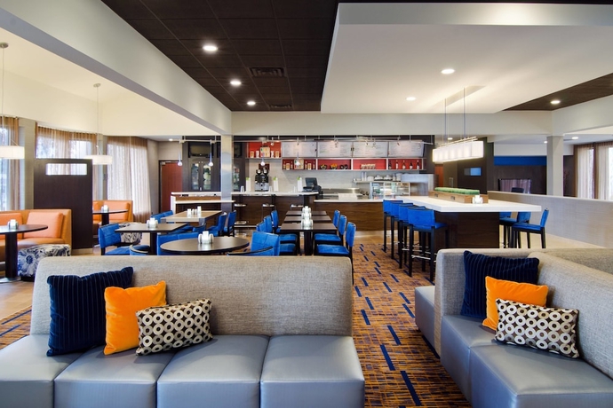 Imagen del bar/restaurante del Hotel Courtyard By Marriott St Louis Westport Plaza. Foto 2