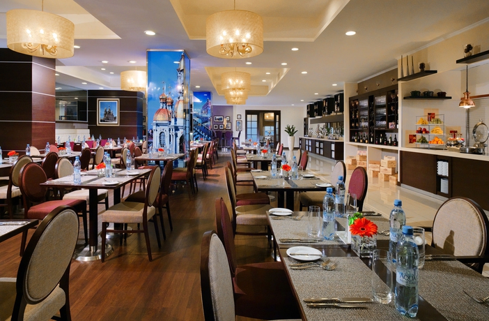 Imagen del bar/restaurante del Hotel Courtyard By Marriott St. Petersburg Center. Foto 2