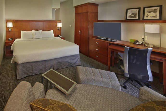 Imagen de la habitación del Hotel Courtyard By Marriott St. Petersburg Downtown. Foto 4