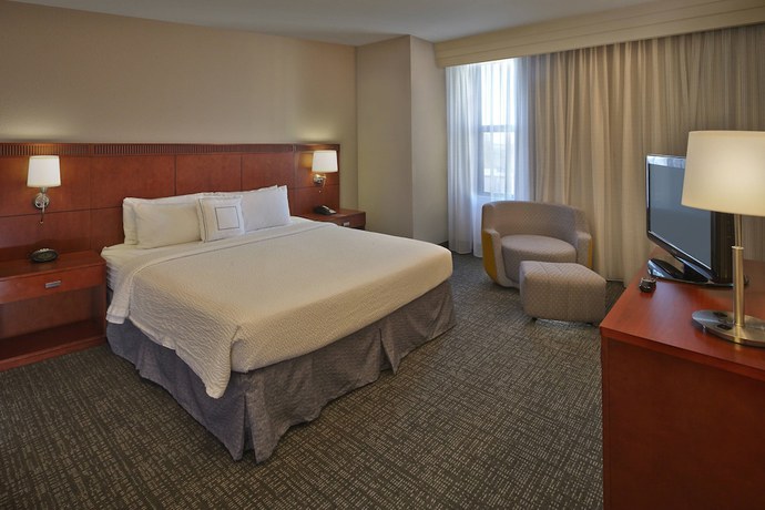 Imagen de la habitación del Hotel Courtyard By Marriott St. Petersburg Downtown. Foto 6