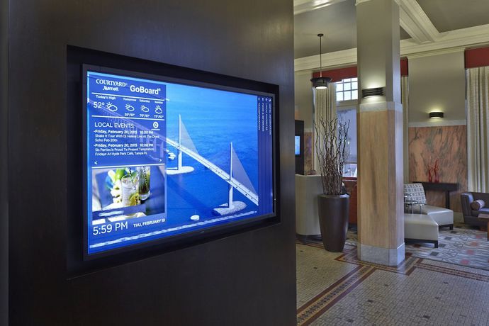 Imagen de los interiores del Hotel Courtyard By Marriott St. Petersburg Downtown. Foto 16