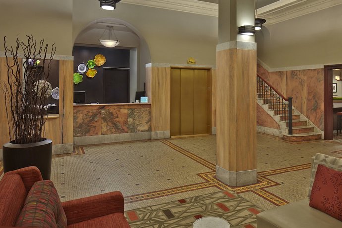 Imagen de los interiores del Hotel Courtyard By Marriott St. Petersburg Downtown. Foto 17
