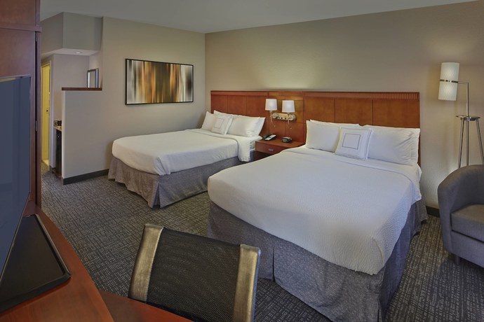 Imagen de la habitación del Hotel Courtyard By Marriott St. Petersburg Downtown. Foto 9