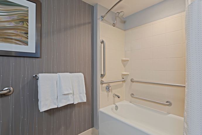 Imagen de la habitación del Hotel Courtyard By Marriott St. Petersburg Downtown. Foto 10