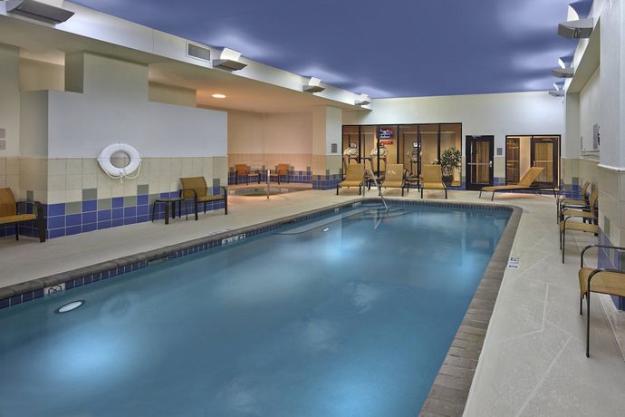 Imagen de la piscina del Hotel Courtyard By Marriott St. Petersburg Downtown. Foto 20