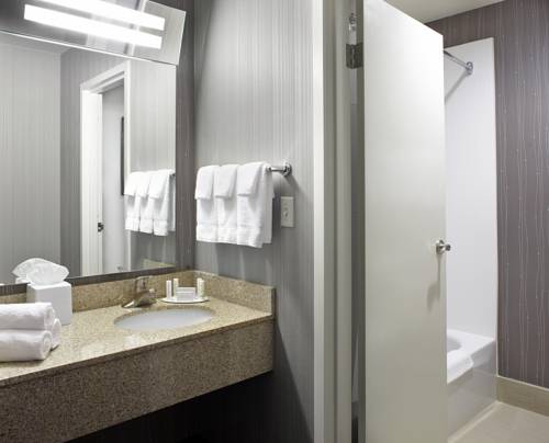 Imagen de la habitación del Hotel Courtyard By Marriott State College. Foto 4