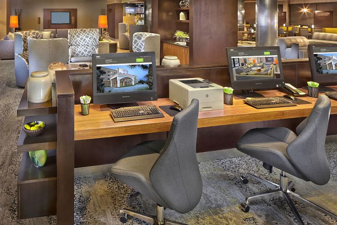 Imagen de los interiores del Hotel Courtyard By Marriott Stuart. Foto 18