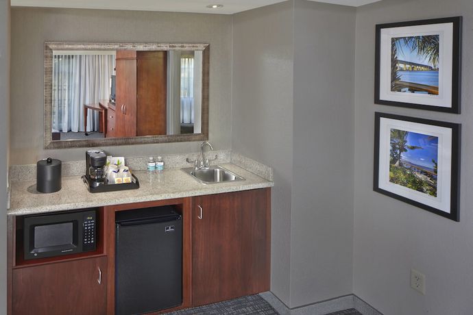 Imagen de la habitación del Hotel Courtyard By Marriott Stuart. Foto 10