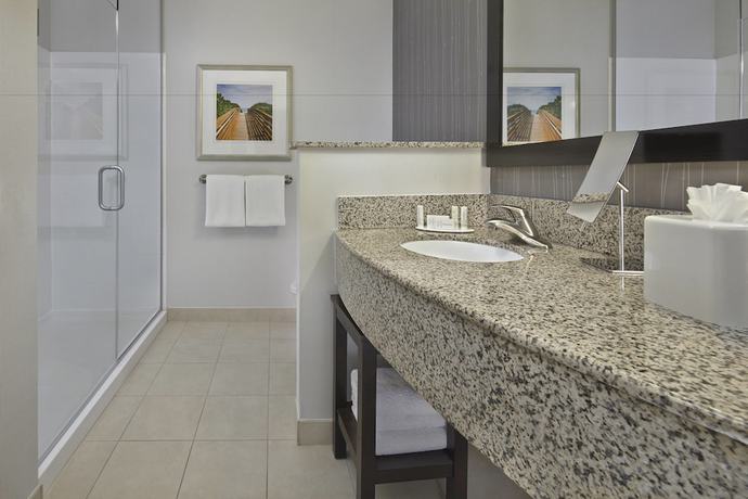 Imagen de la habitación del Hotel Courtyard By Marriott Stuart. Foto 15